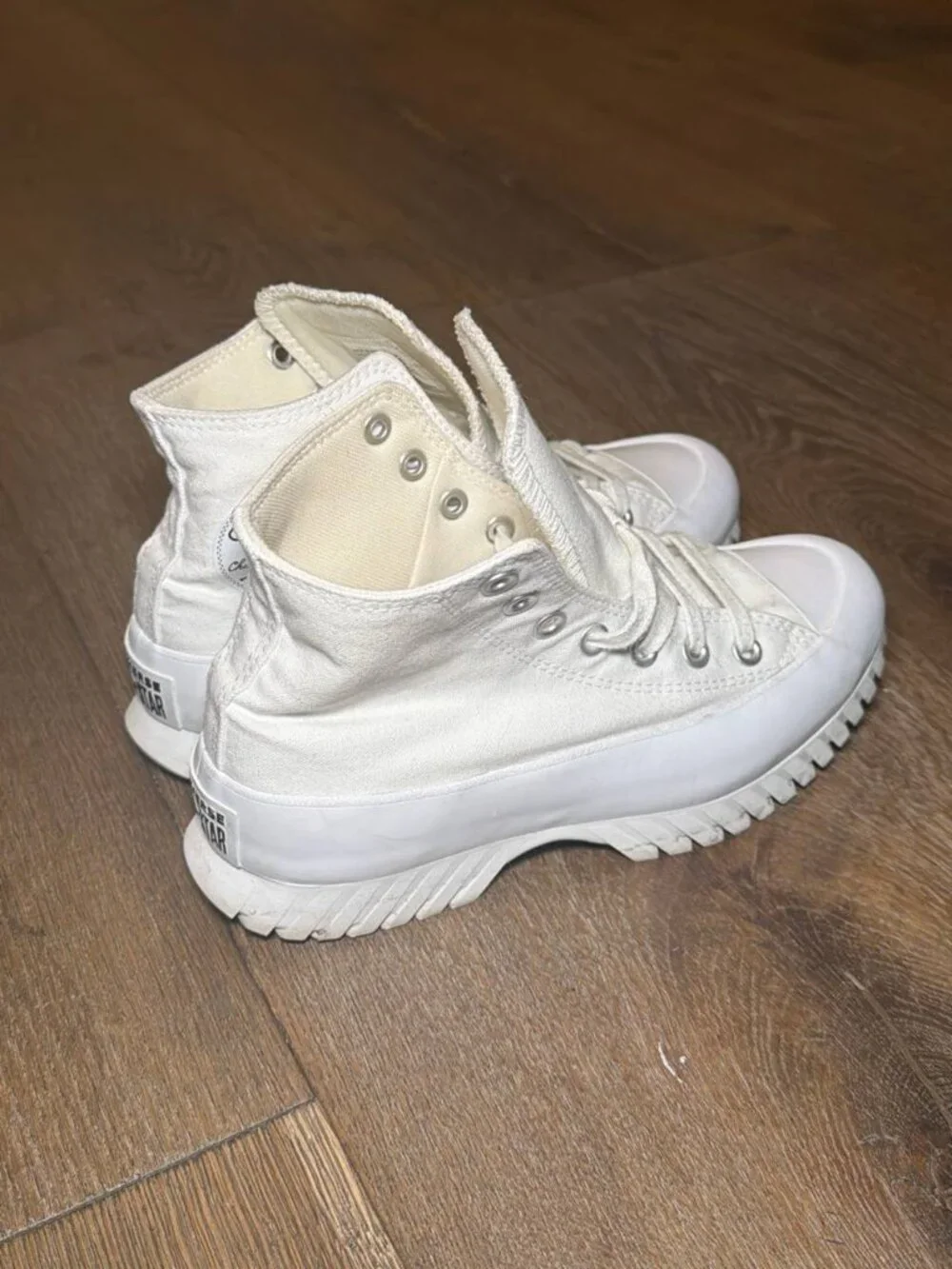 High-Top Sneakers Womens Size 7 - Barely Worn - Picture 6 of 8